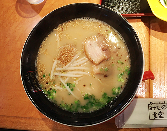 かごんま食堂とんこつらーめん